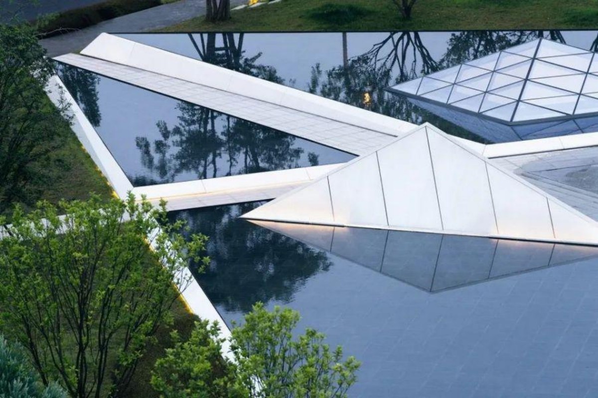 Художественный музей Дунъи при Финансовом центре Чэнду (1)